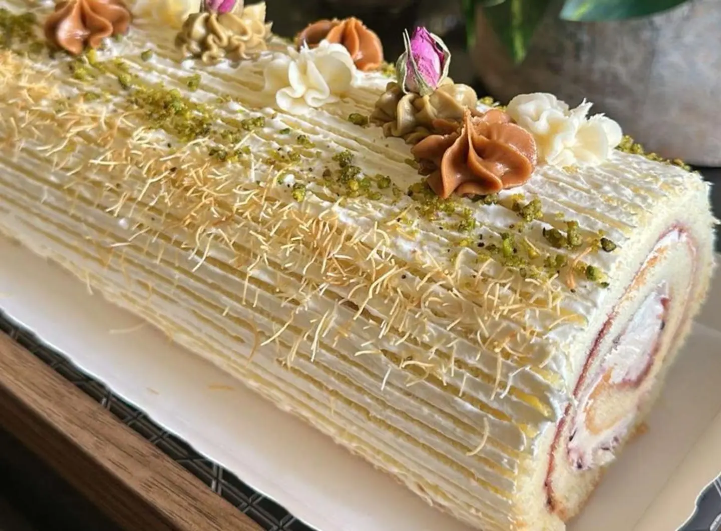 Vanilla Swiss Roll Cake