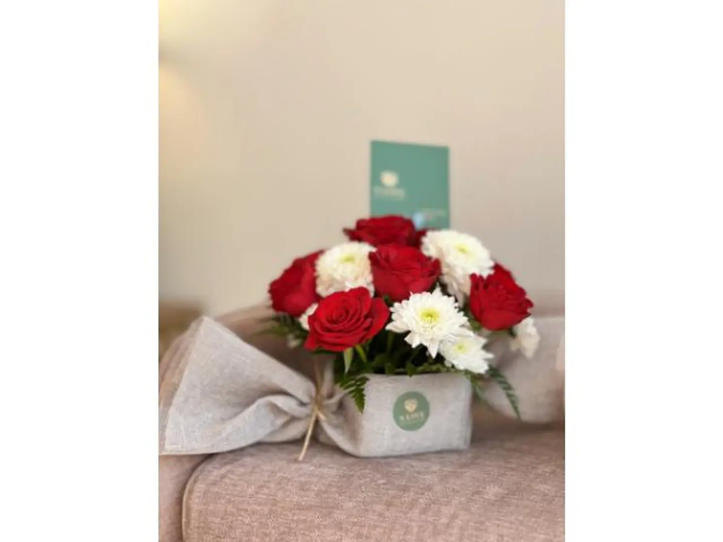 تغليف أبيض مع أحمر