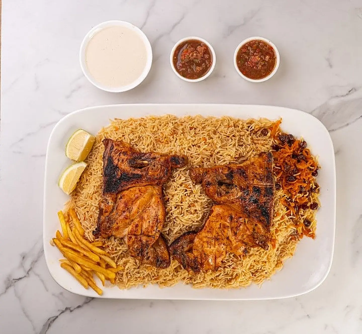 حبة دجاج على الفحم مع رز بخاري