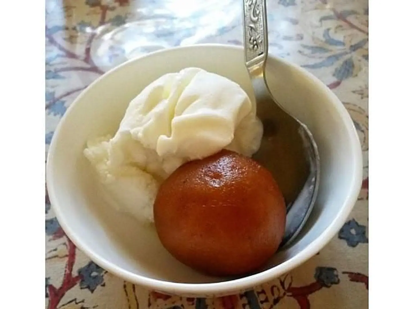 Gulab Jamun Or With Ice Cream