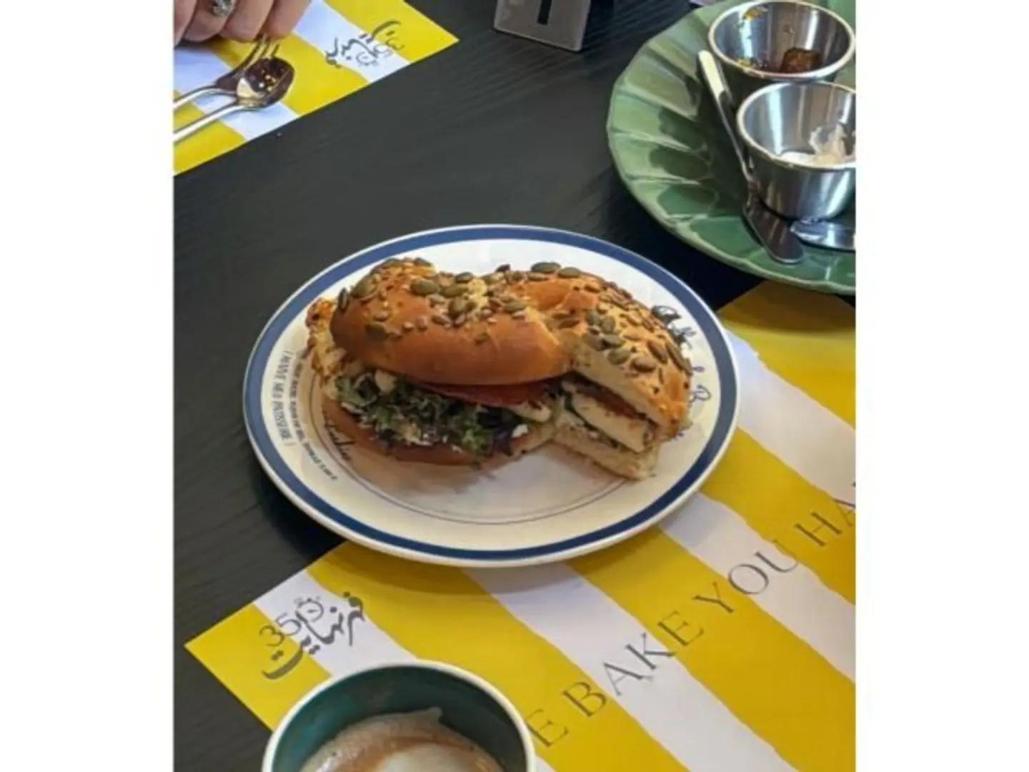 حلومي ساندوتش