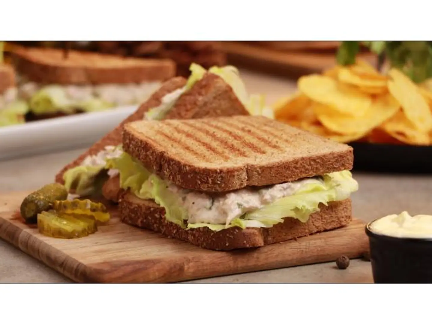 ساندوتش تونة