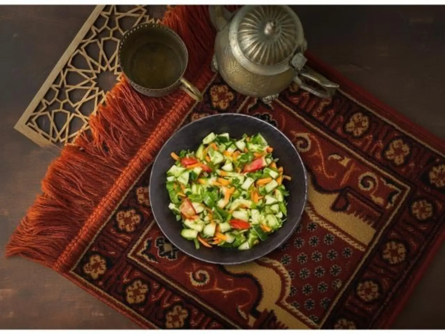 سلطة خضراء وسط