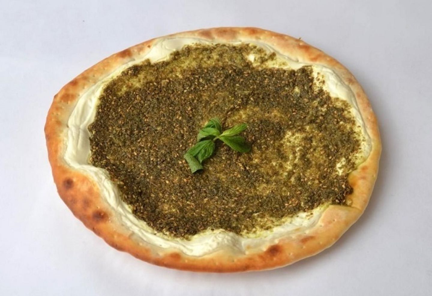 فطيرة لبنة مع زعتر