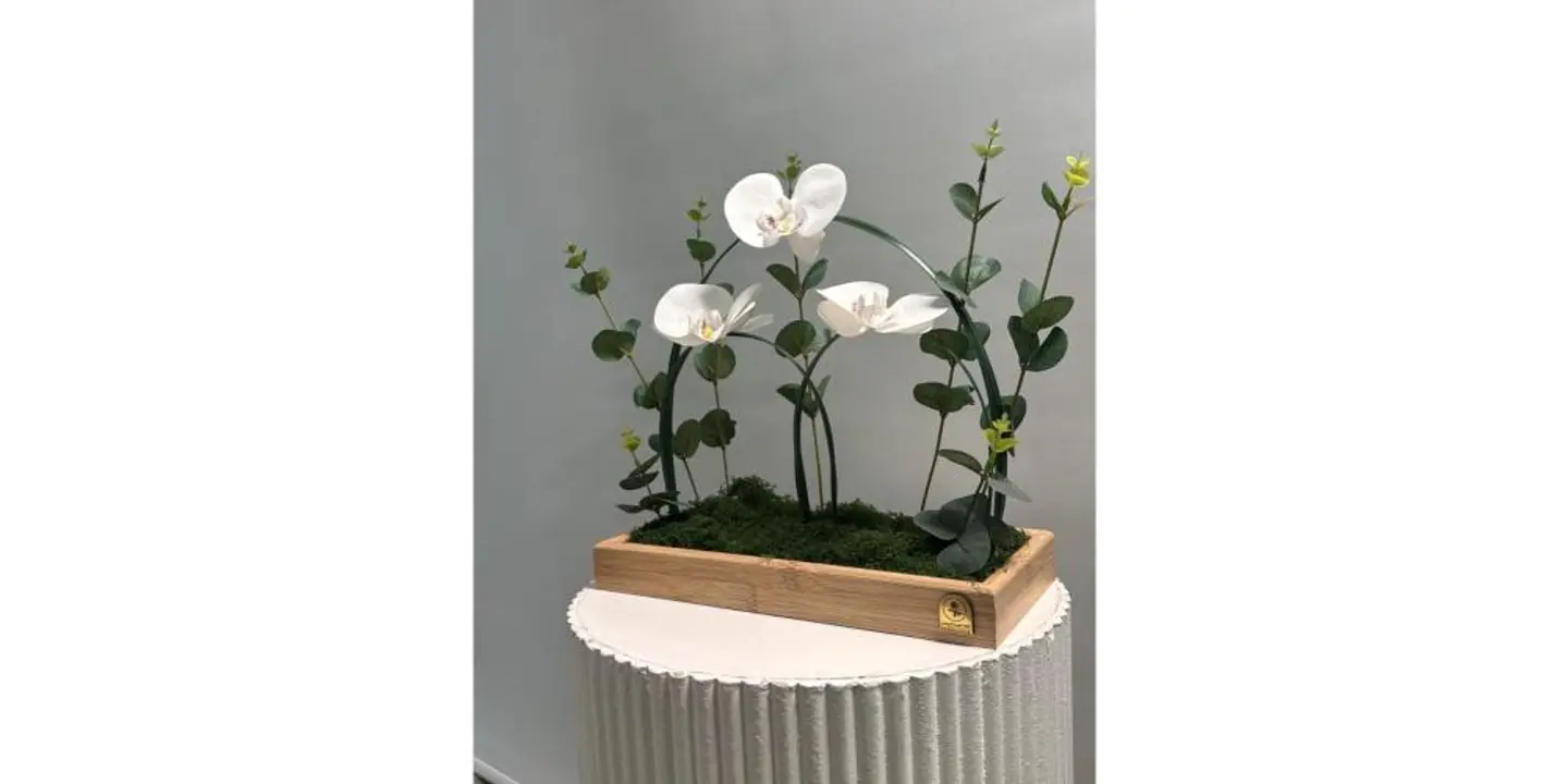 قاعده خشب مع ورد صناعي فاخره