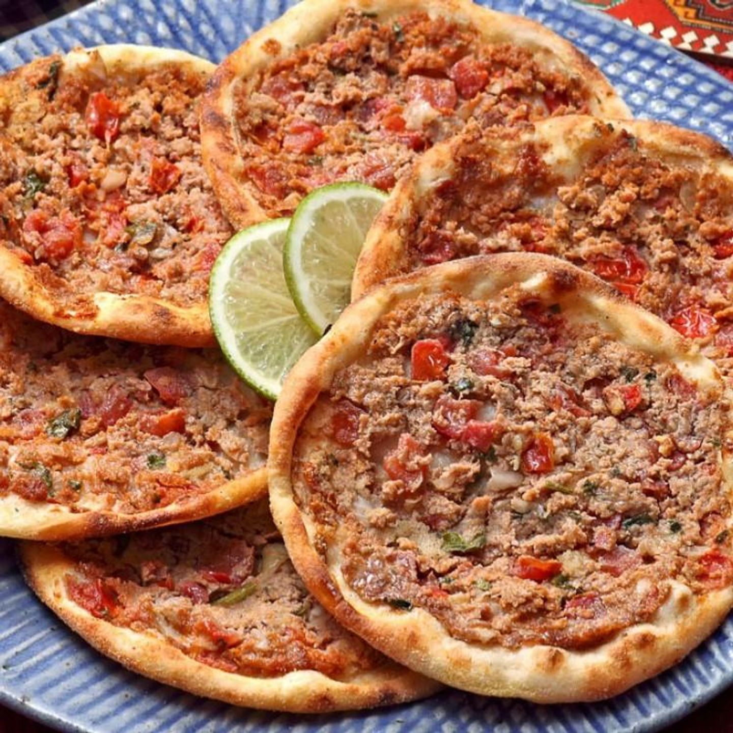 فطيرة لحم بعجين