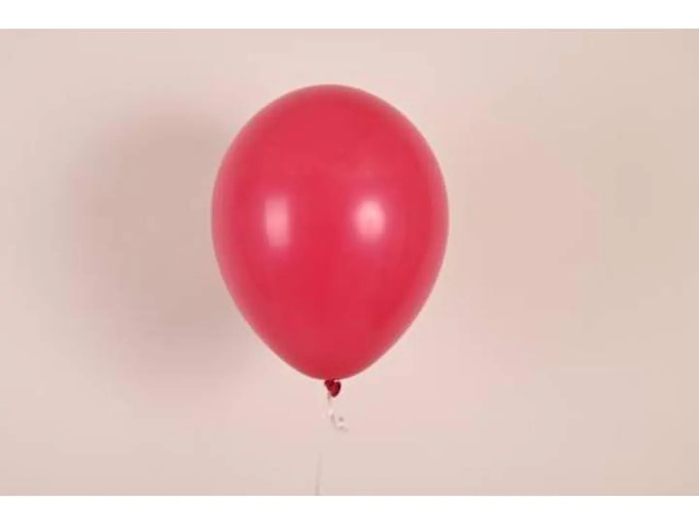 بالون احمر