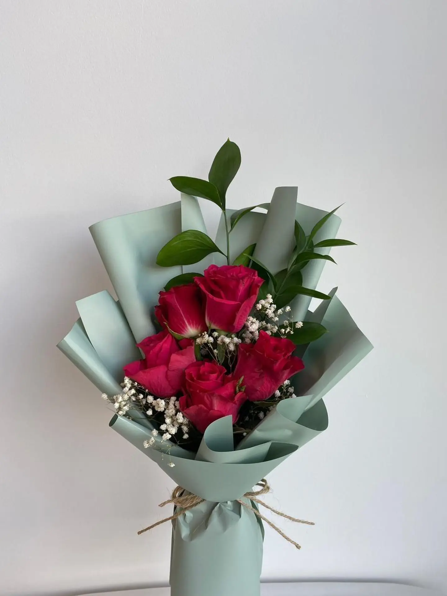 سحر الاحمر المشرق