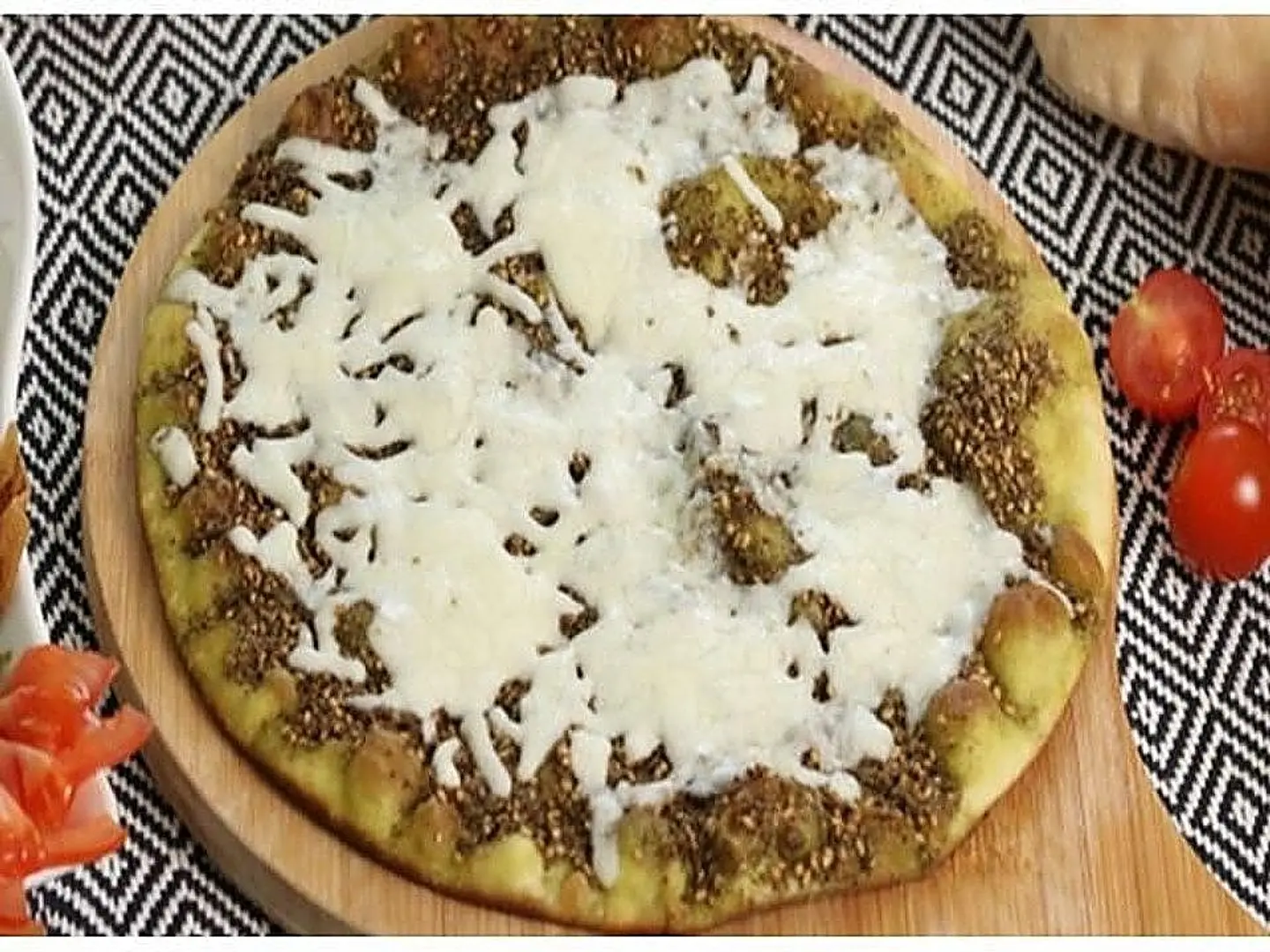 فطيرة جبن بالزعتر