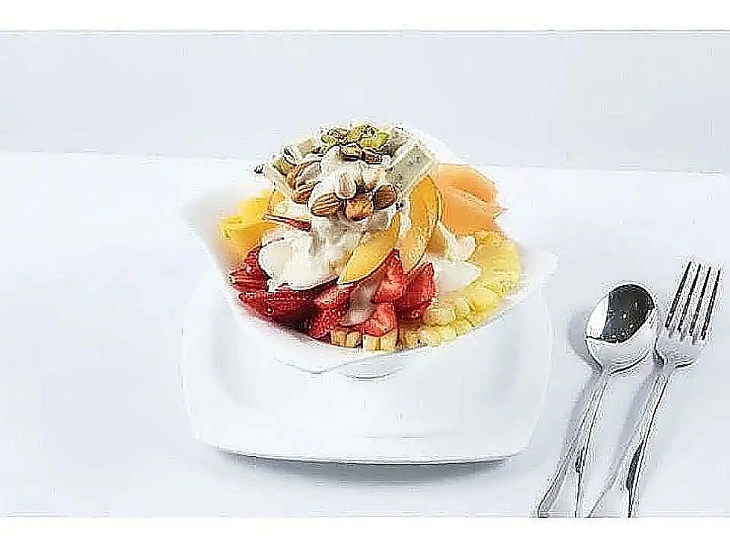 سلطة فواكه بالآيس كريم صحن صغير