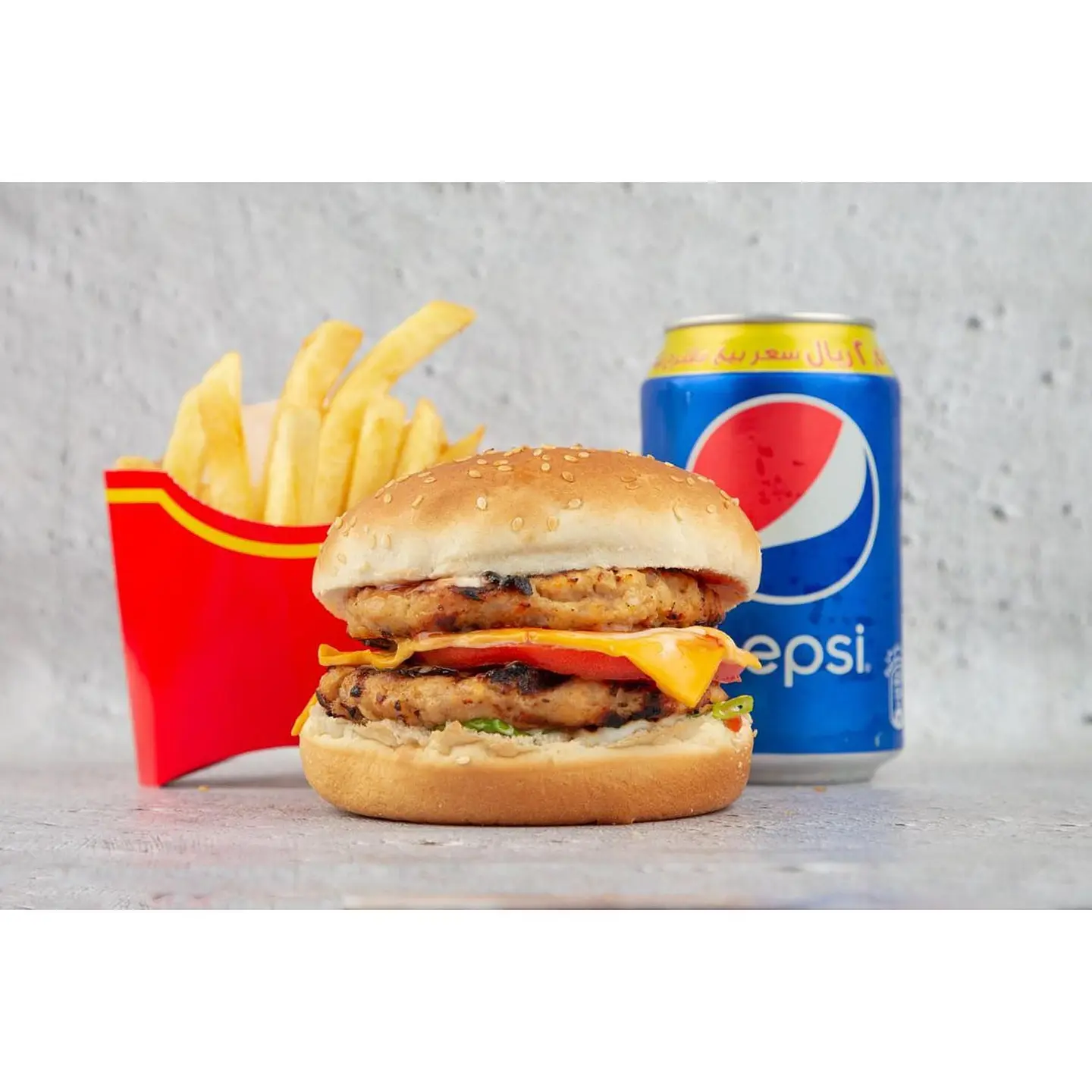 وجبة برجر دجاج بالجبنة دبل