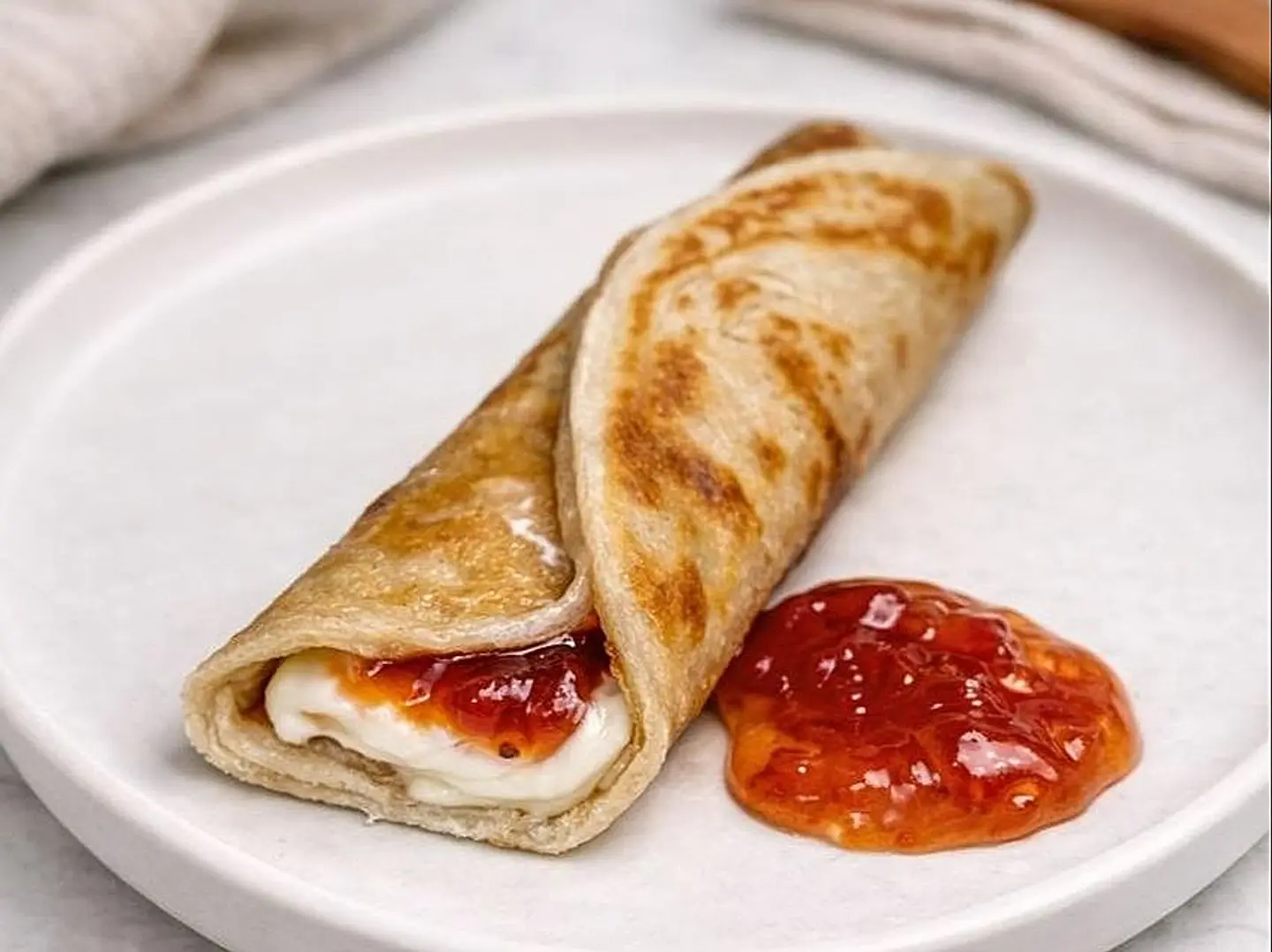 جبن مع مربى فراولة