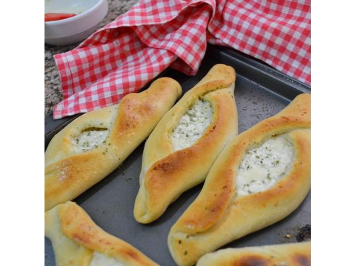 فطيرة لبنه مع جبنة شيدر
