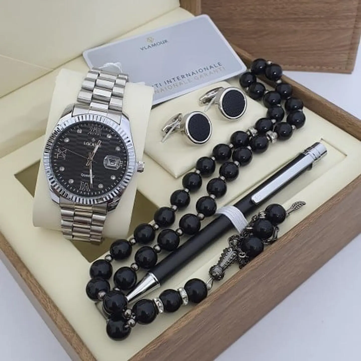 طقم هدايا رجالي فاخر - رمز الأناقة والتميز16