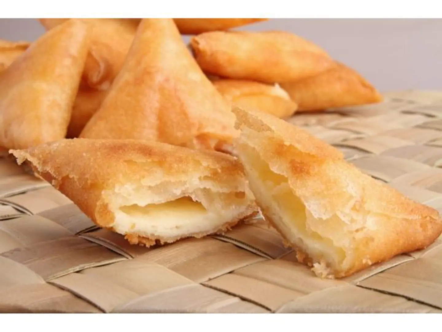 سمبوسة بالجبن