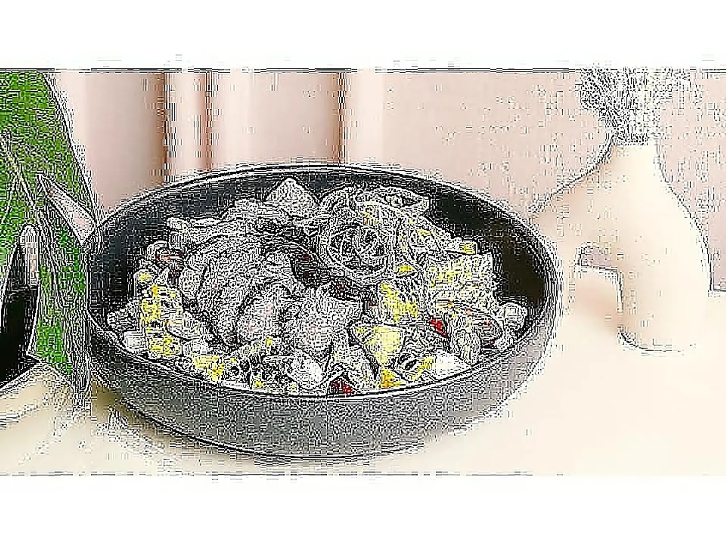 سلطة مع شريحة اللحم المشوية