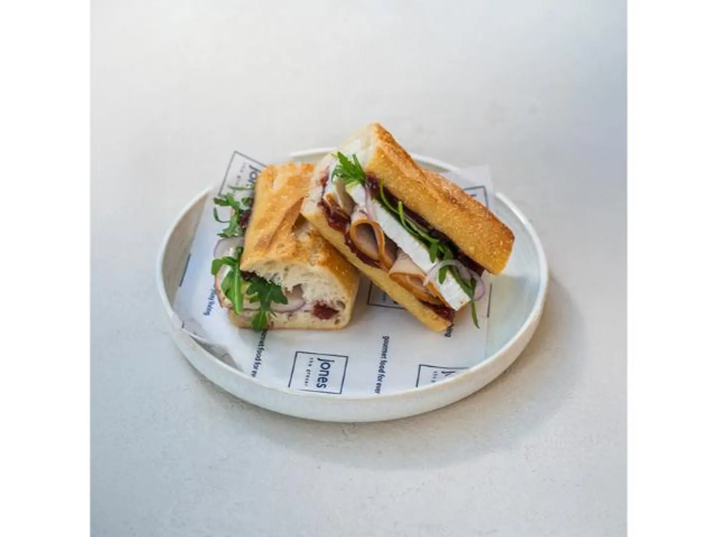 سندويش الحبش المدخن مع جبنة البري