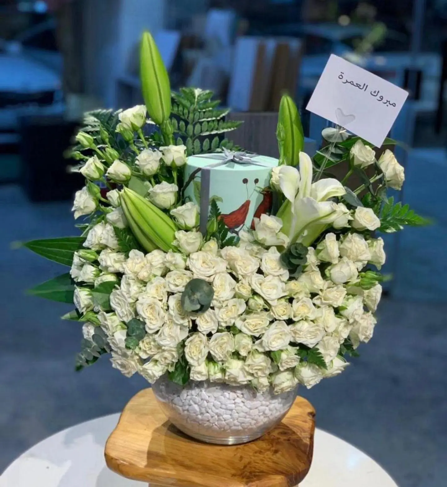 فازه ورد ابيض مع النوش ٧٧