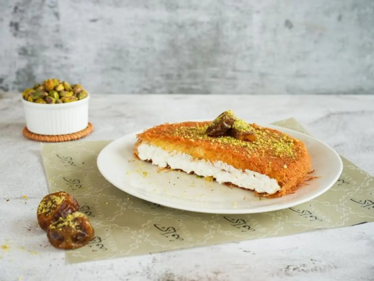 Kunafah With Dates And Cream Medium