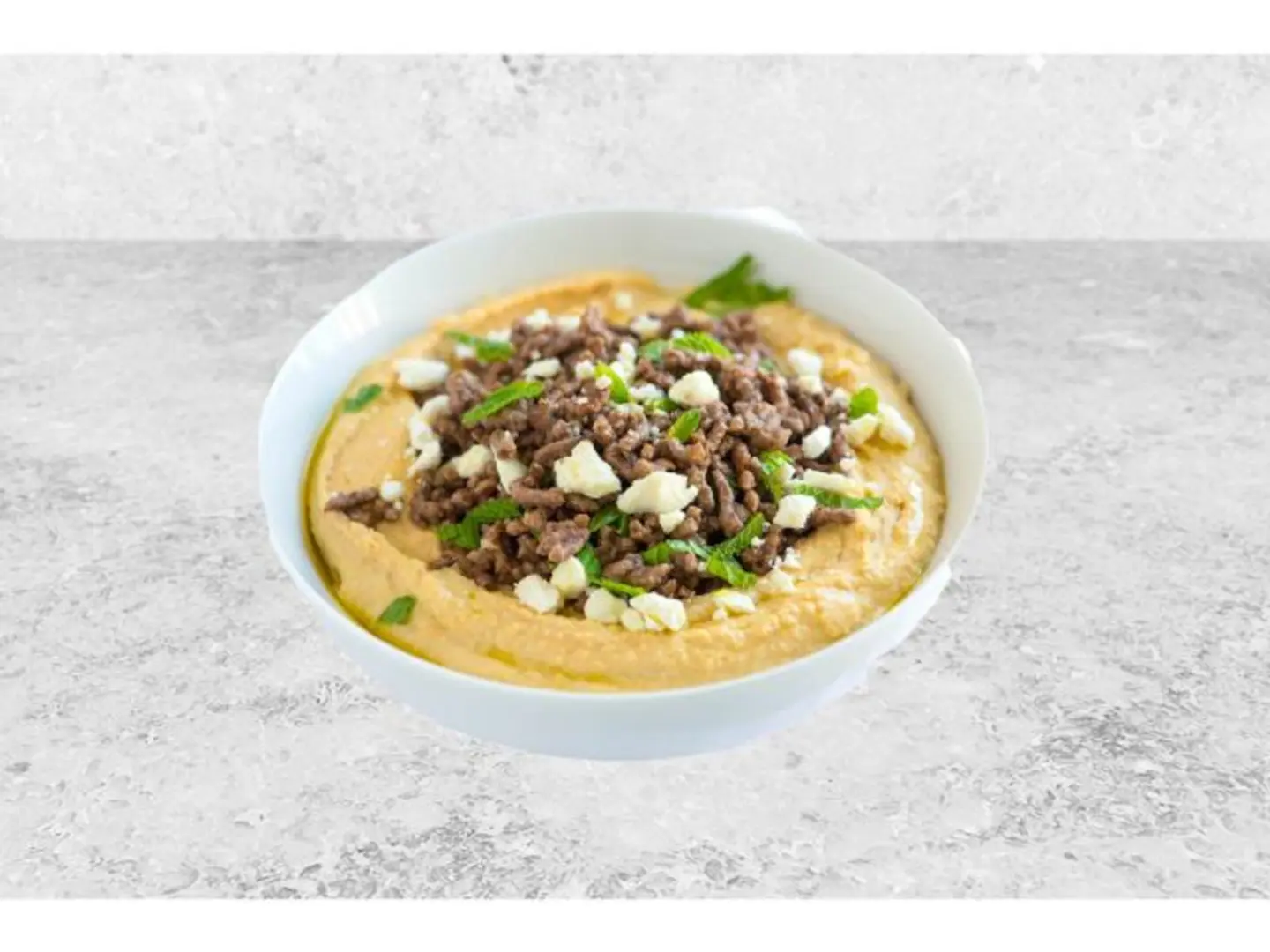 حمص لحم بالصنوبر