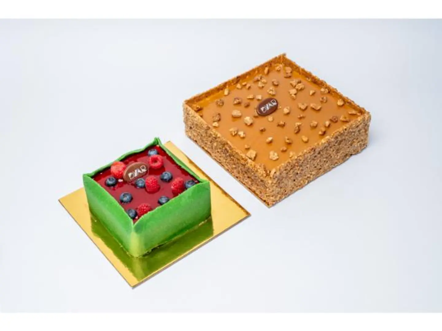Medium Carrot Cake Berry Festival Cake