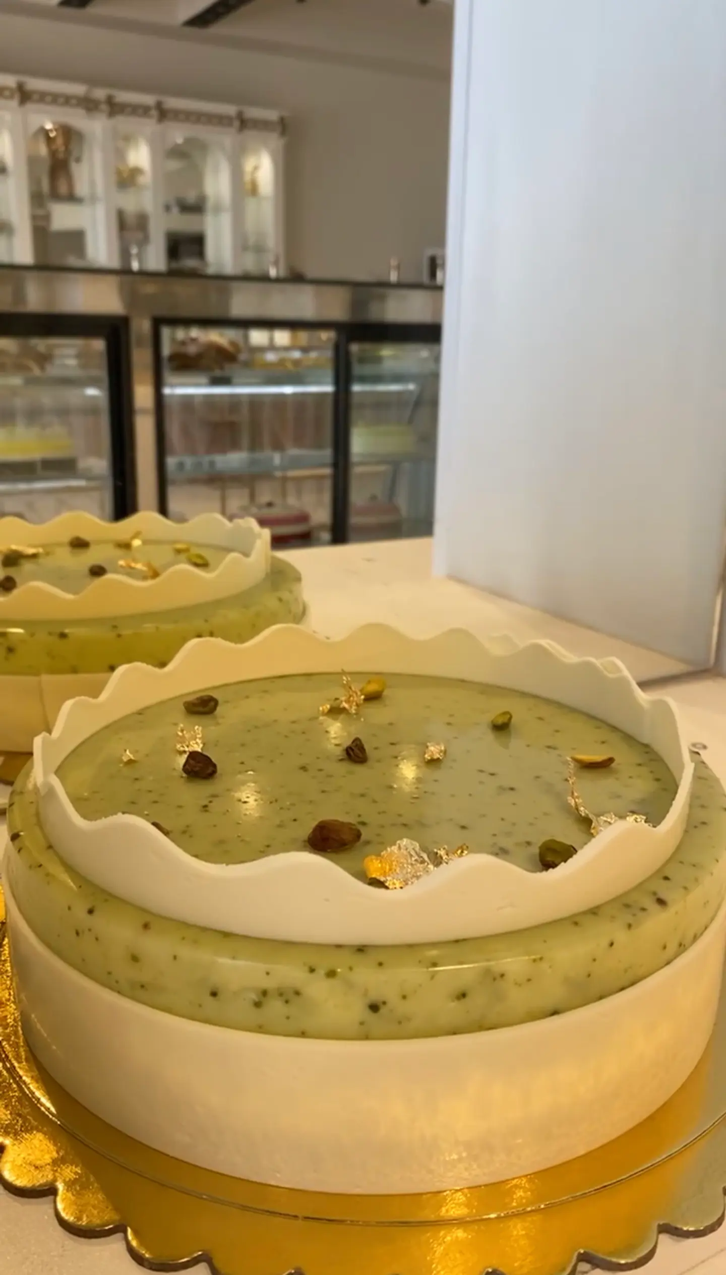 Medium Deluxe French Cake Pistachio