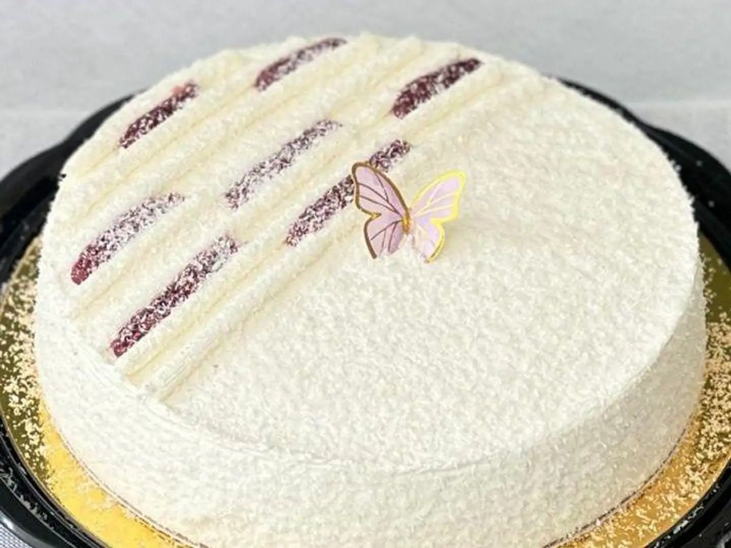 Medium Vanilla And Coconut Cake