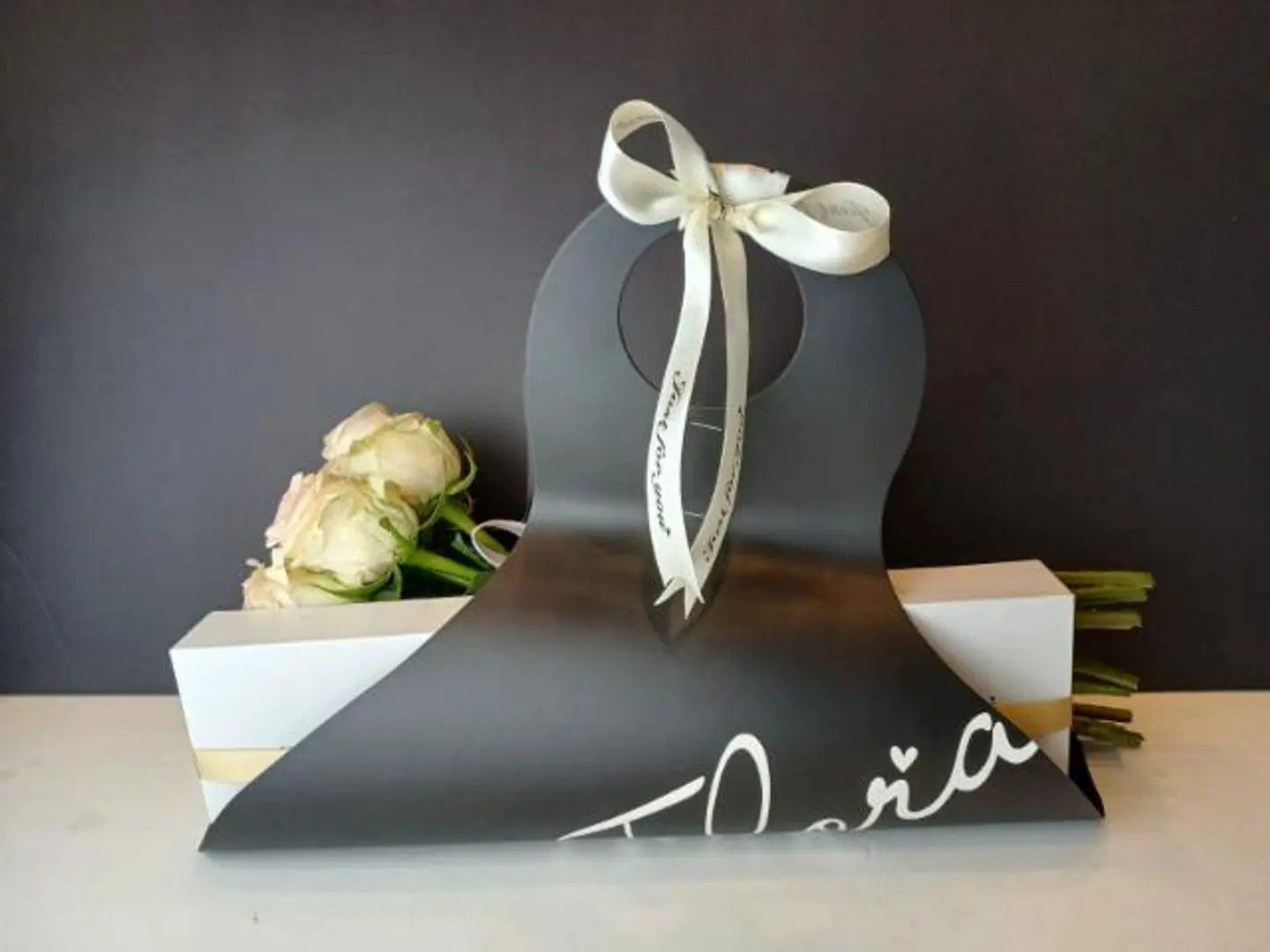 حقيبة ورد مع شوكولاته شقنتشر