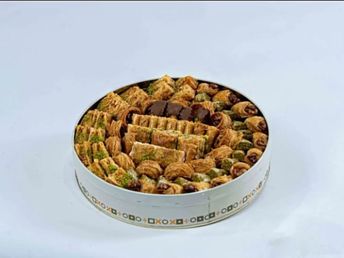 علبة بقلاوة مشكل