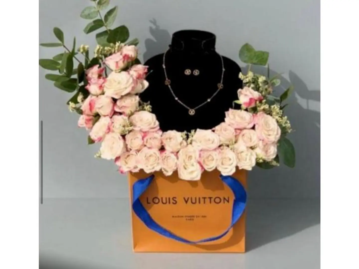 سلسال مع ورد كارتر ولويس فيتون ٢