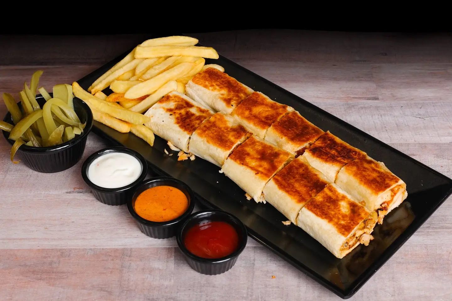 صحن عربي وسط