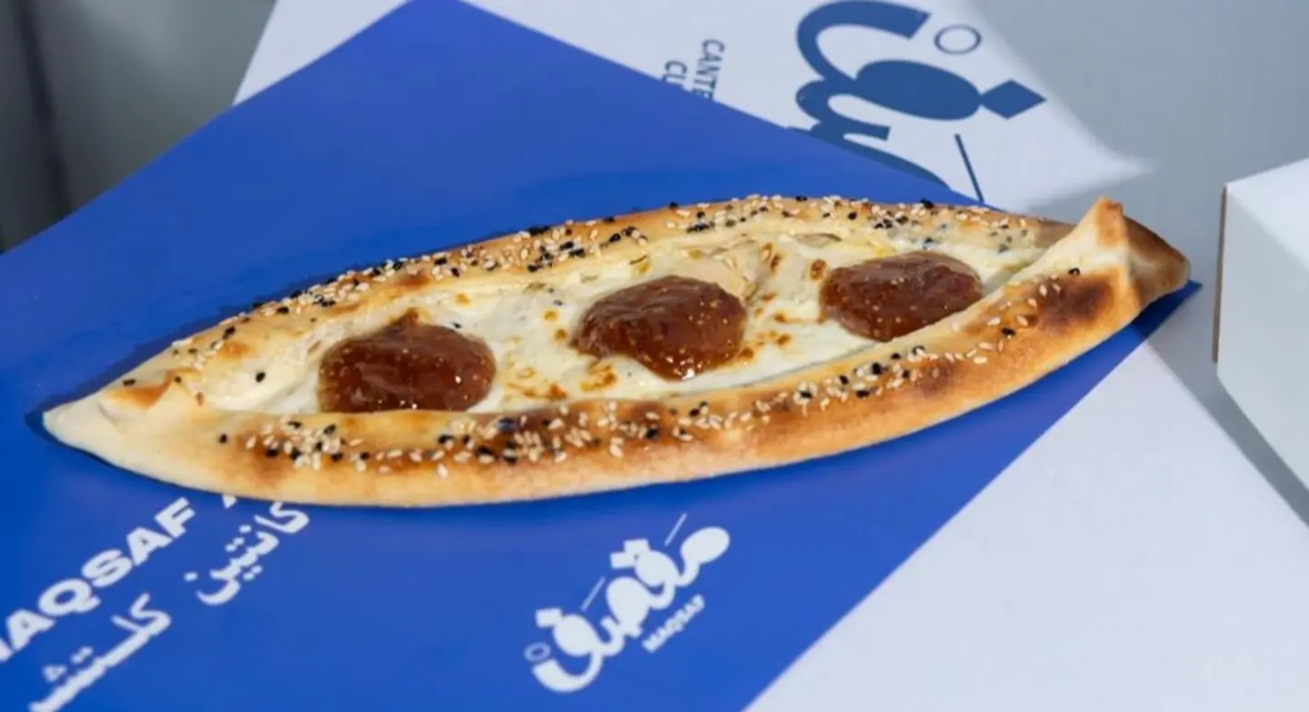 مناقيش جبن ومربى