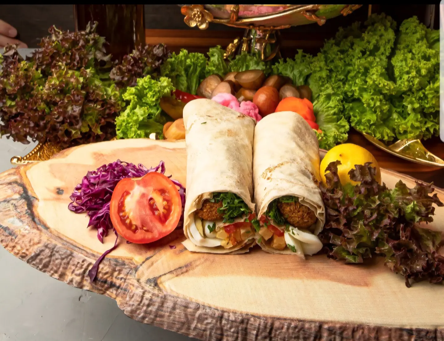 ساندوتش فلافل مشكل بالحمص