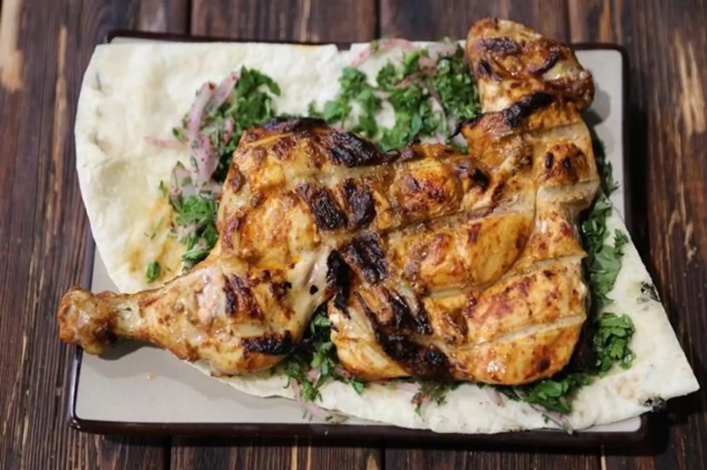 نصف دجاج على الفحم