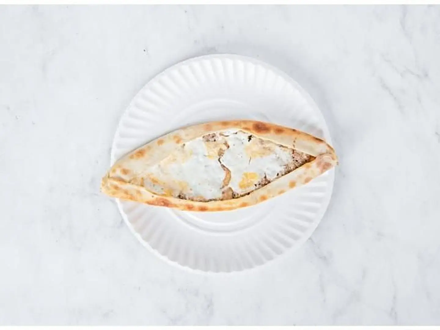 فطيرة جبن سائله بالنقانق