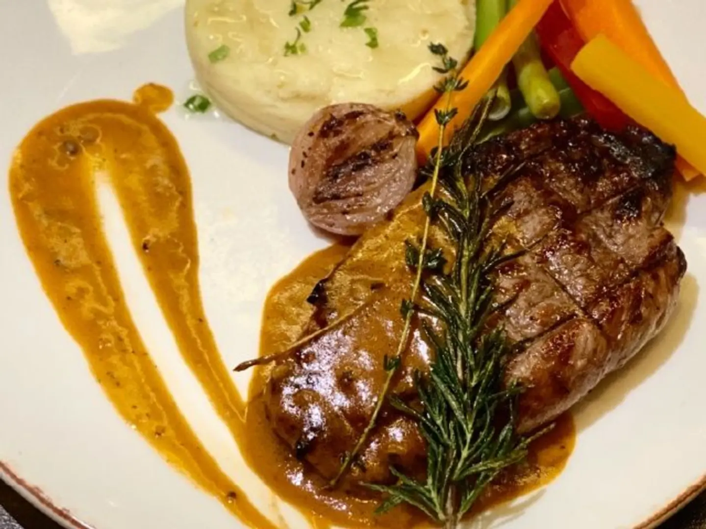 Fillet Mignon 200g Roast Baked Potatoes Sautéed Vegetables
