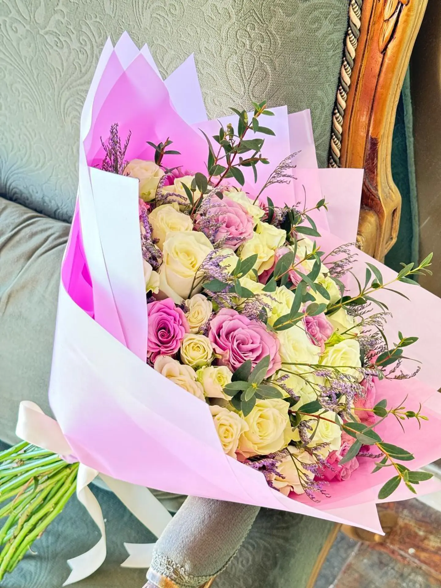 Beautiful Lite Purple Roses White Spray Roses White Roses With Beautiful Reaping