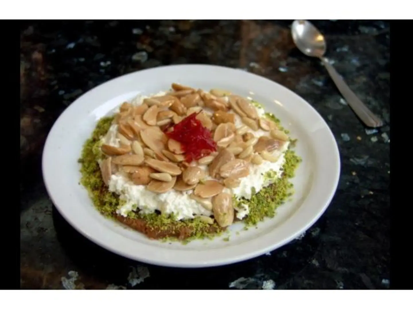 صحن قشطة وعسل