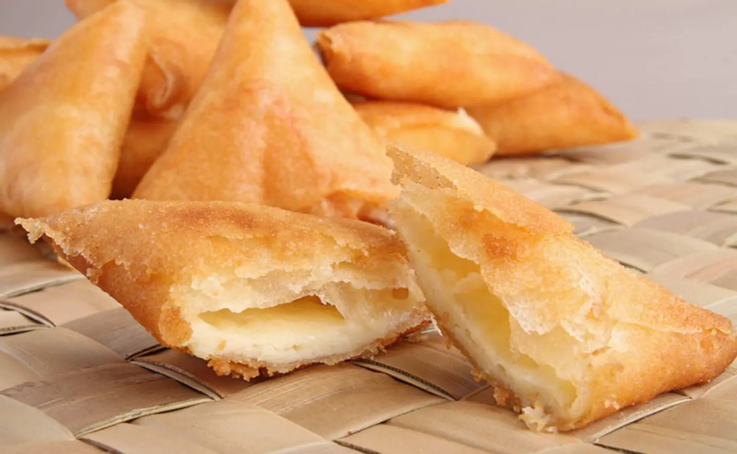 سمبوسة جبن (فرن) 10 حبات