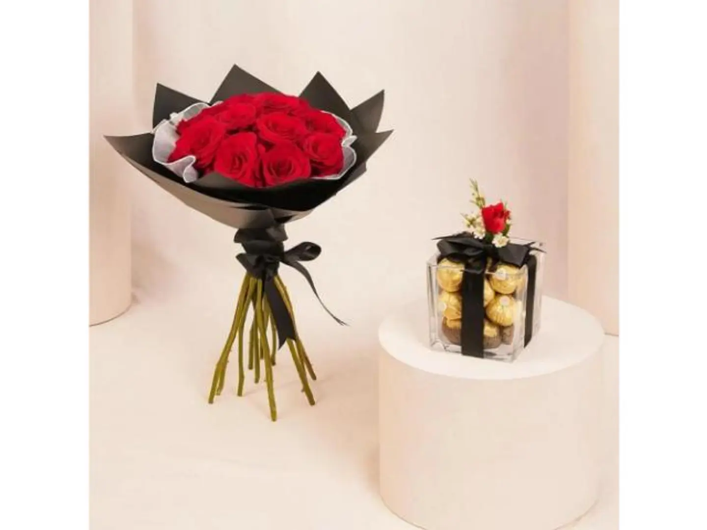 Bouquet Of Love And Ferrero Rocher Chocolate
