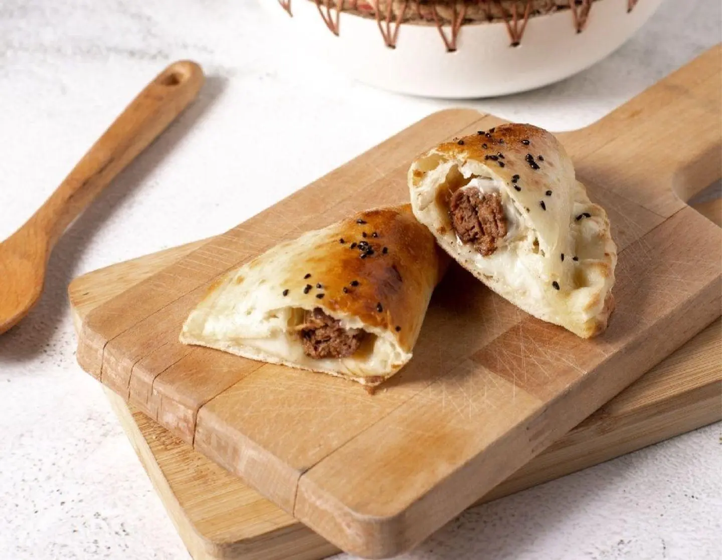 فطيرة لحم بالجبن