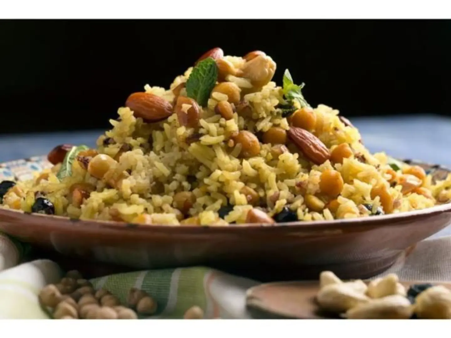 رز اصفر بالمكسرات
