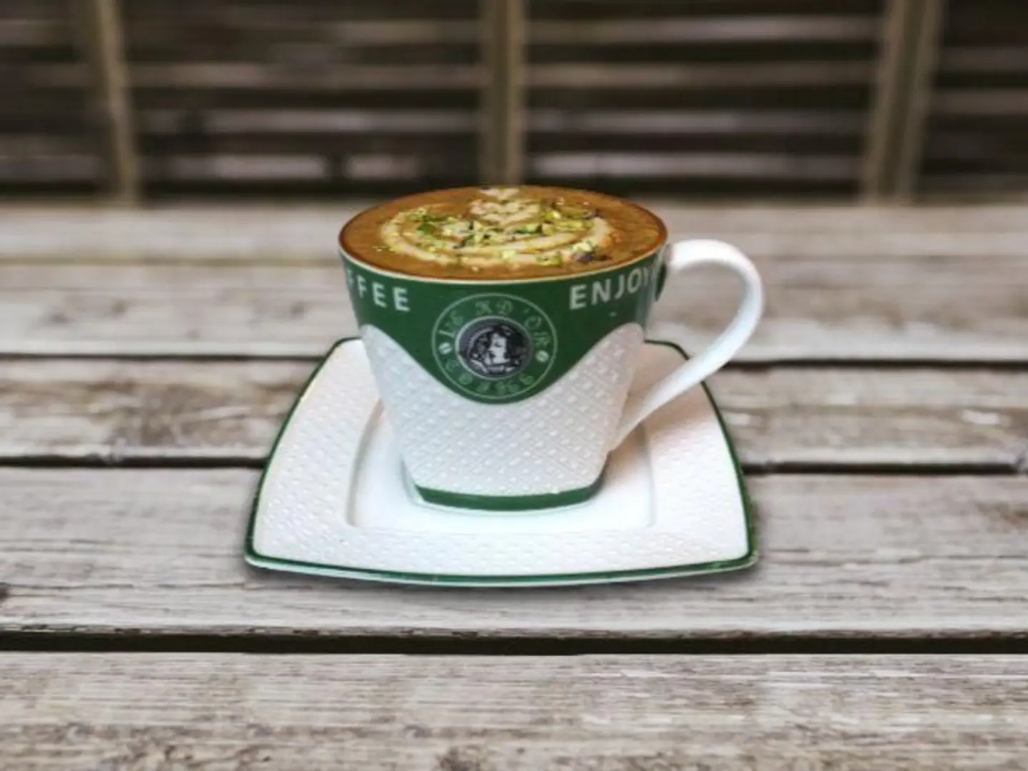 لاتيه بيستاشيو ساخن