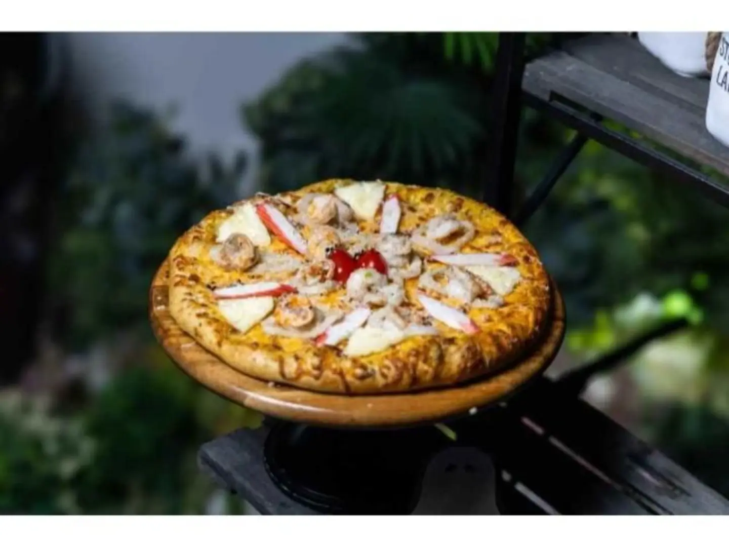 Seafood Pizza