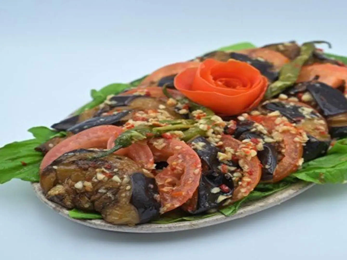 باذنجان مقلي بالخل والثوم