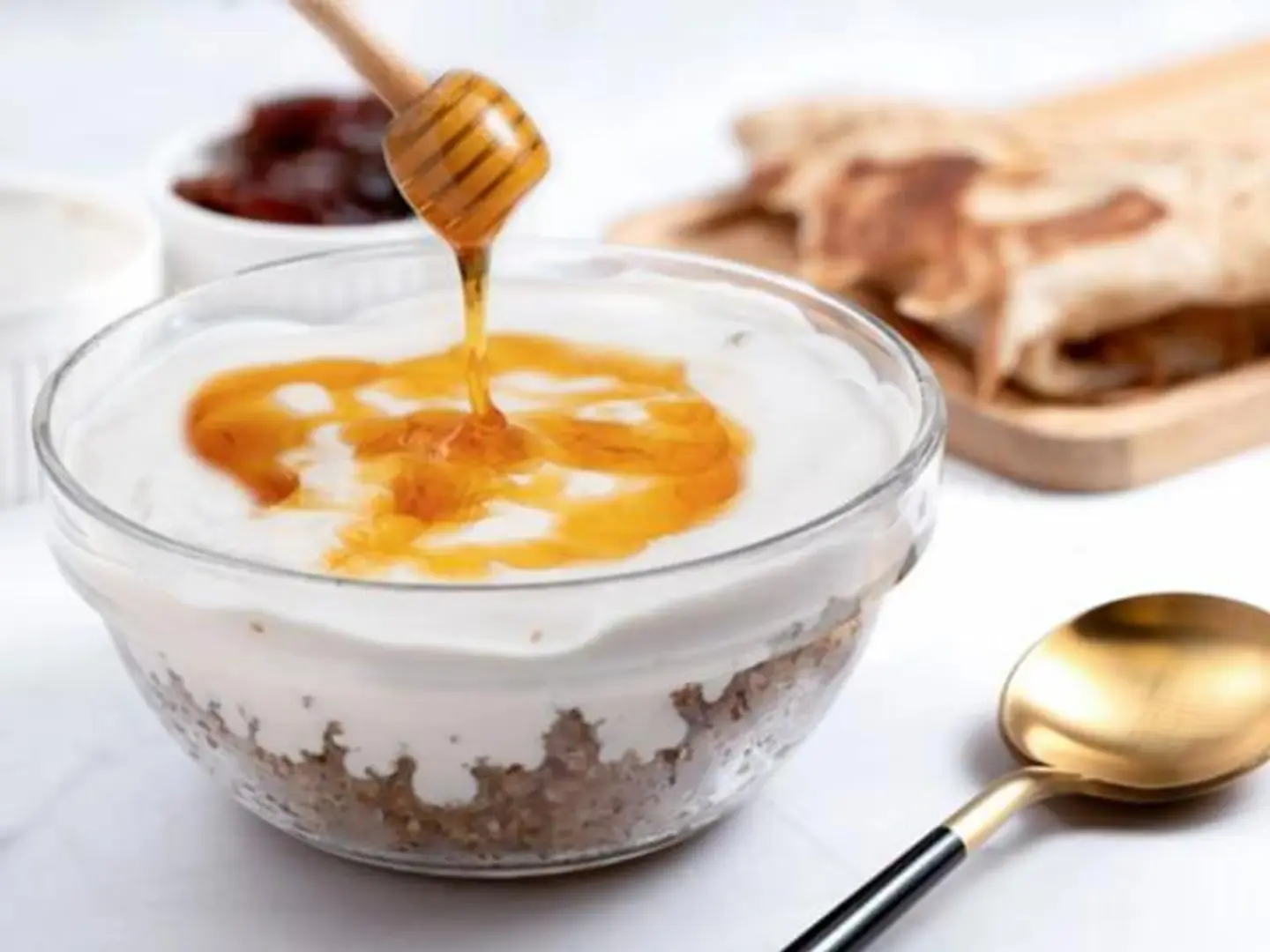 طبق عسل بالقشطة