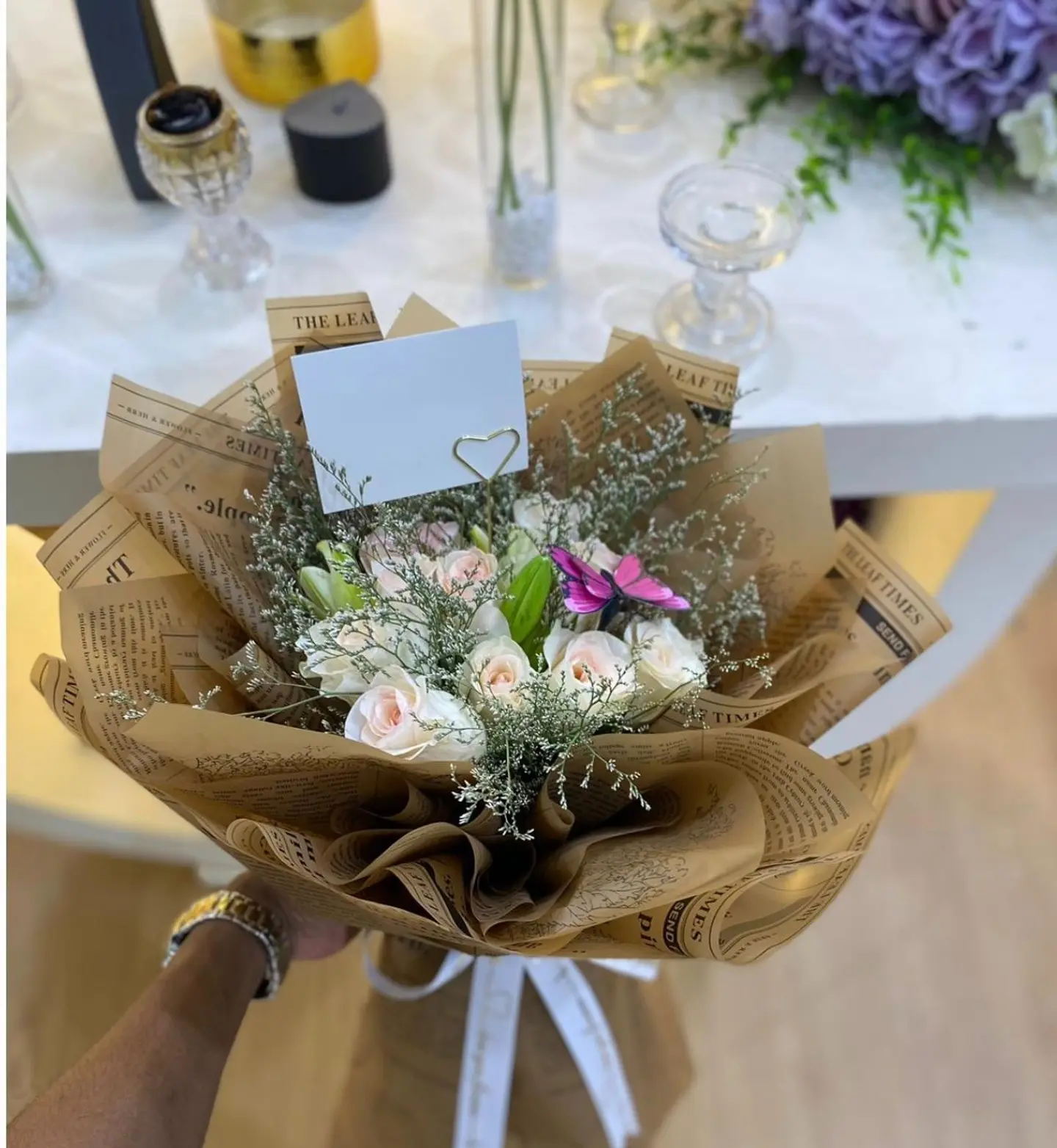 باقة الفراشة والورقة