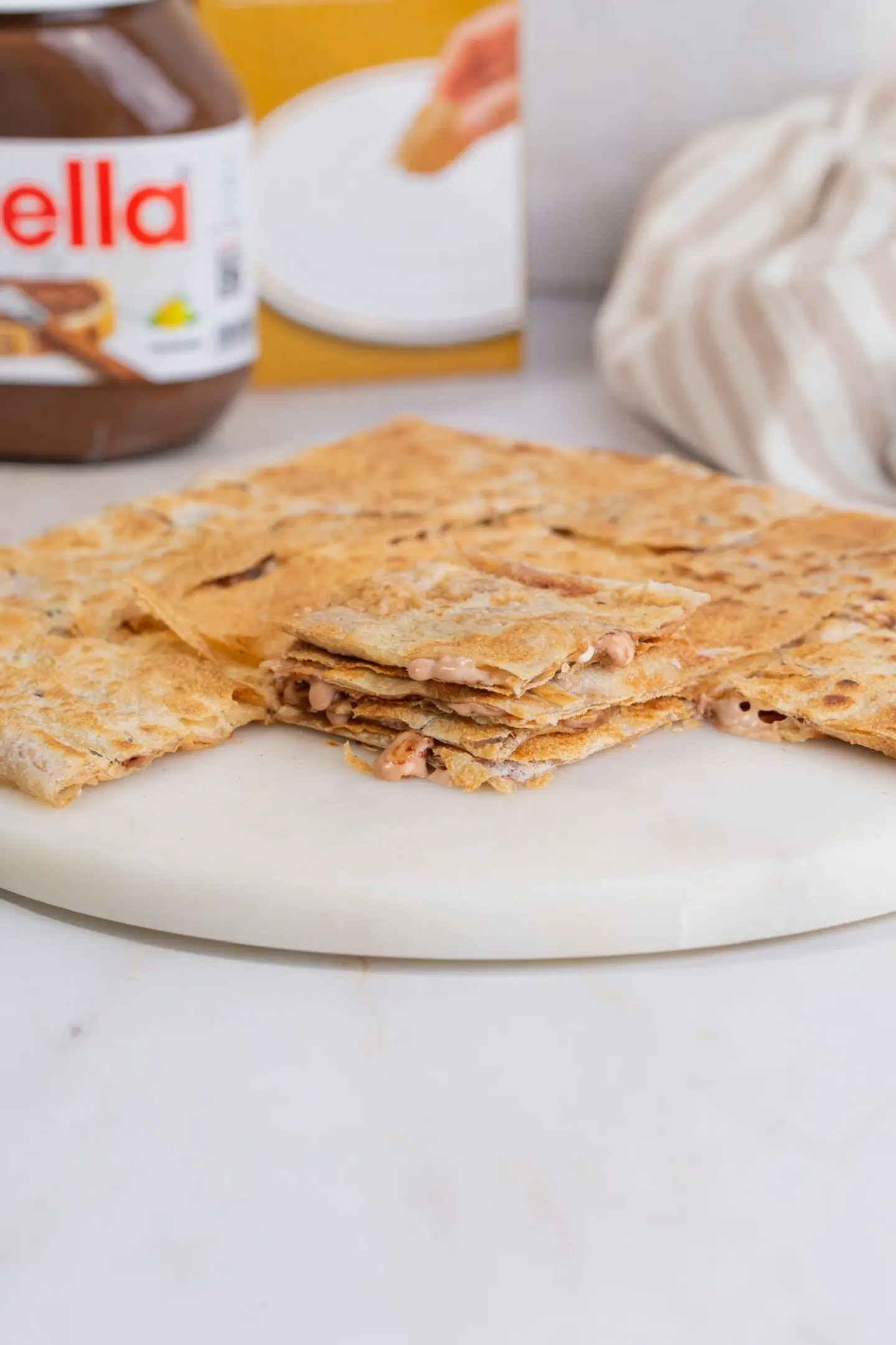 مطبق نوتيلا مع قشطة
