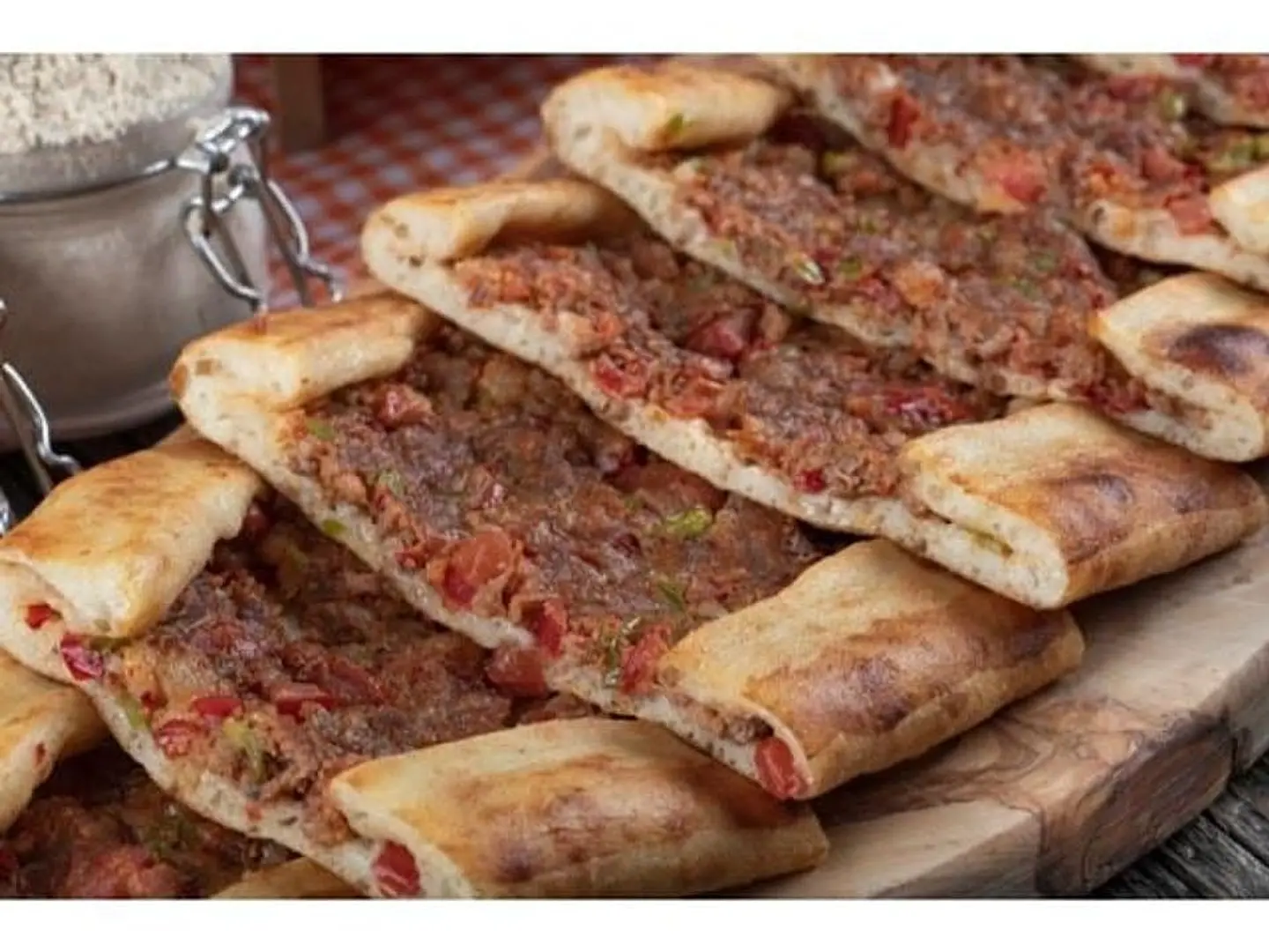 لحم بالعجين