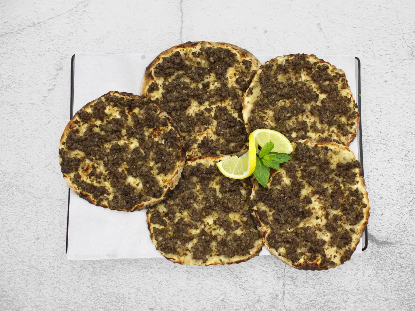 لحم بعجين مع دبس الرمان